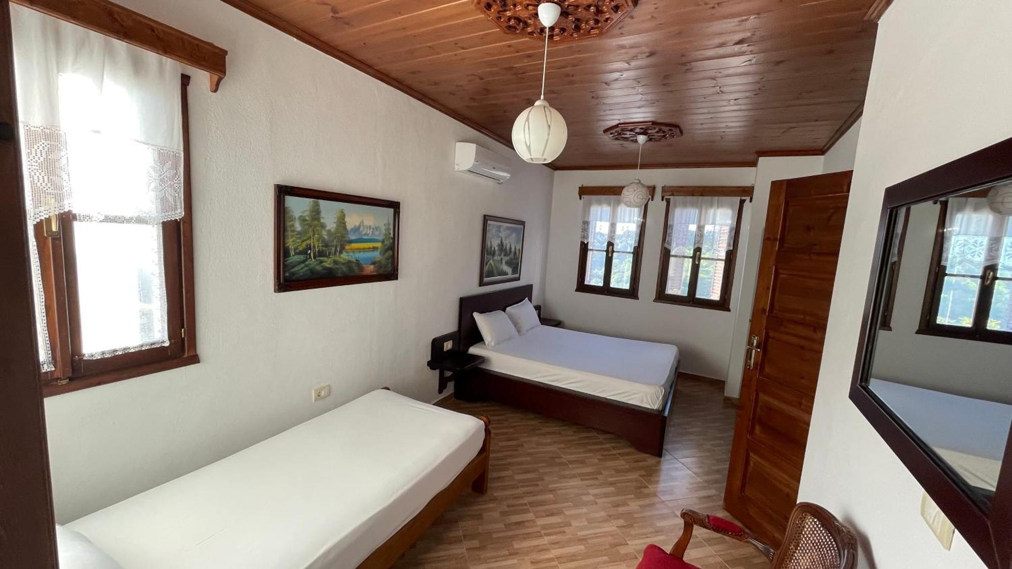 Denis Guesthouse 1930 Αργυρόκαστρο Εξωτερικό φωτογραφία